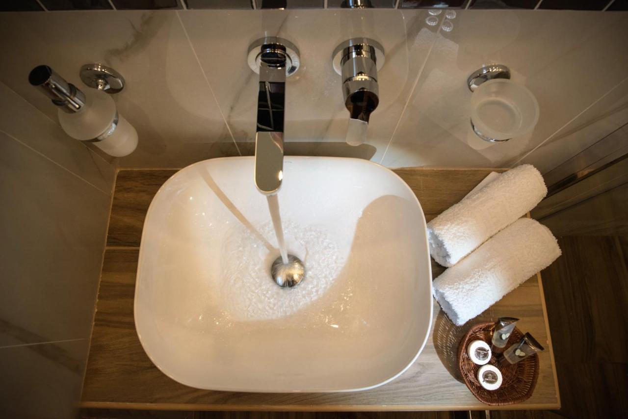 Angelica'S Deluxe Rooms In Adamas מראה חיצוני תמונה