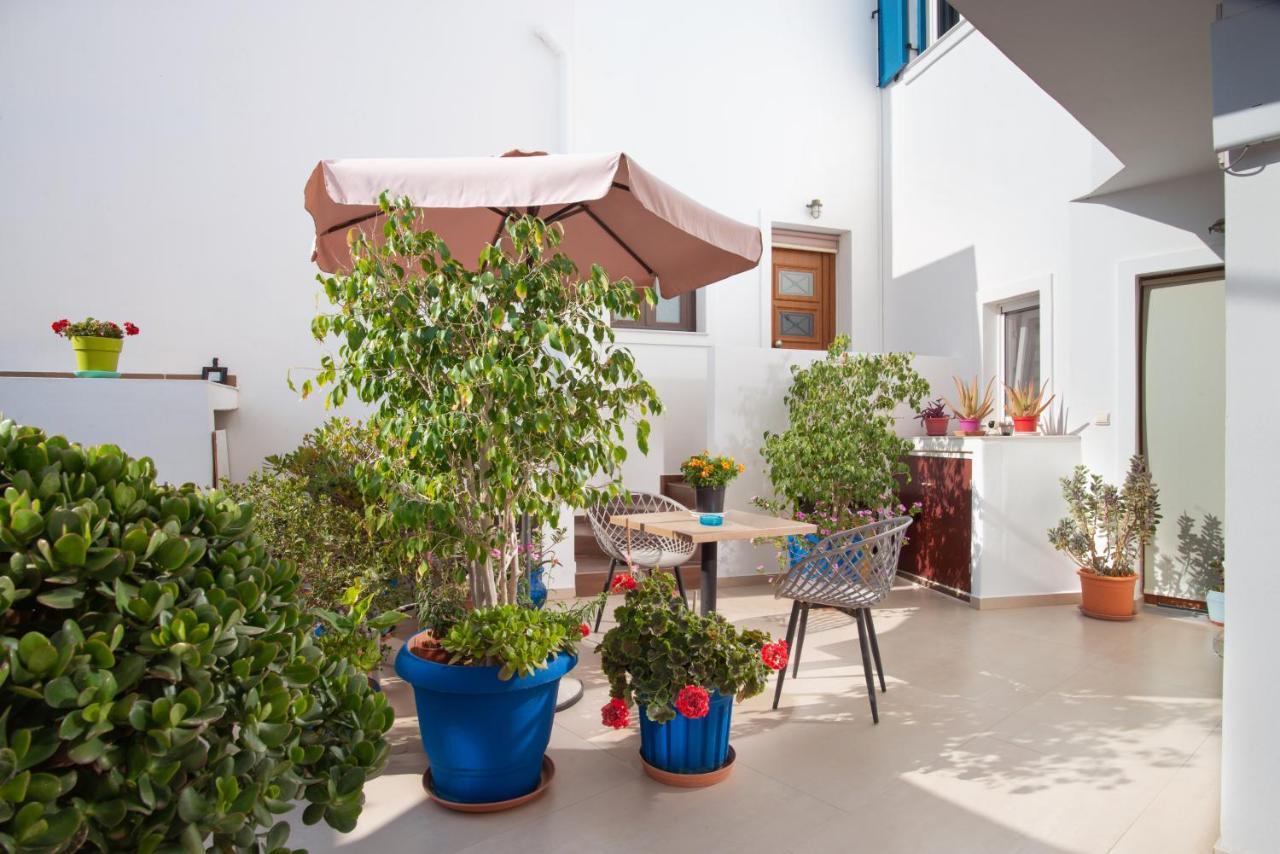 Angelica'S Deluxe Rooms In Adamas מראה חיצוני תמונה