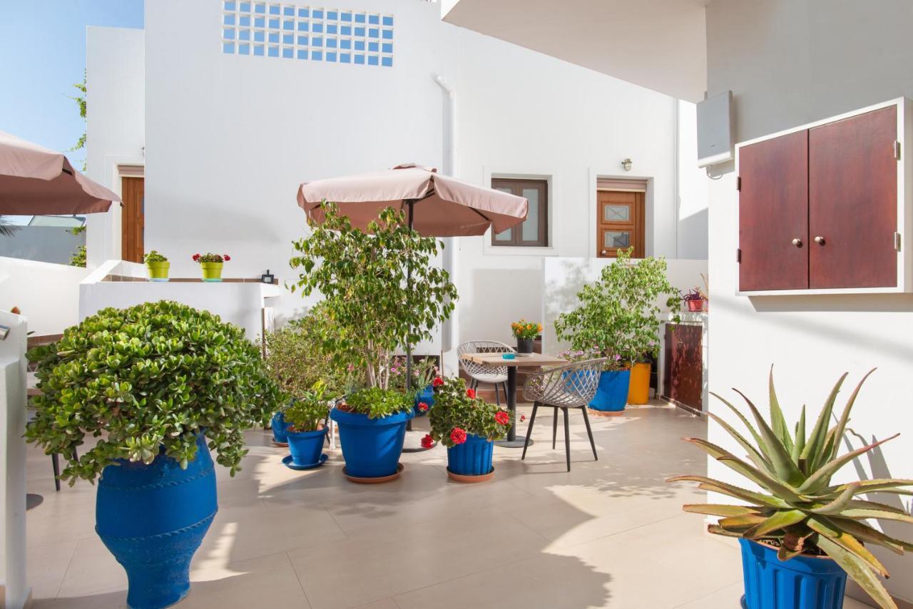 Angelica'S Deluxe Rooms In Adamas מראה חיצוני תמונה